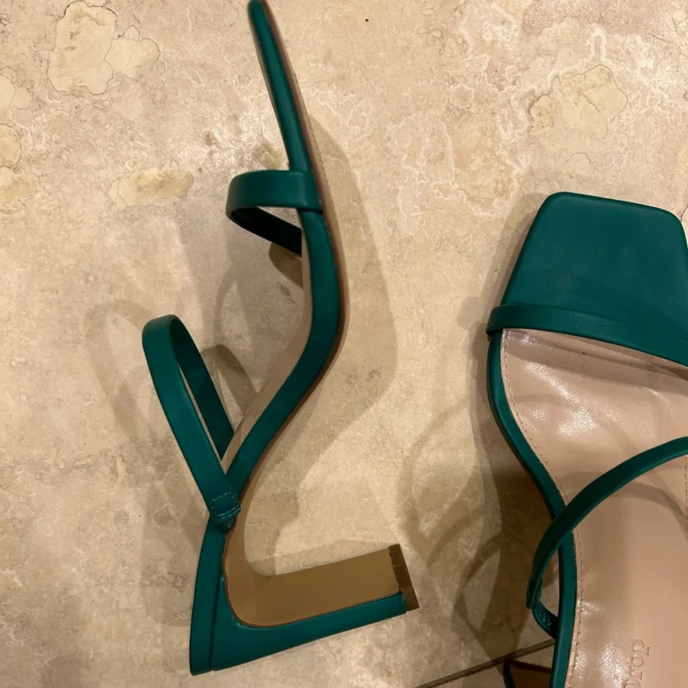 The Drop kelly green slide sandals 8.5 - Picture 2 of 3